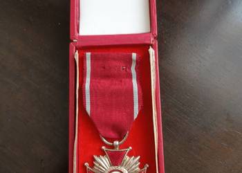 Odznaka  PRL z pudełkiem oryginał ,legitymacja