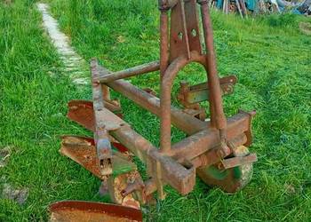 Pług trzyskibowy