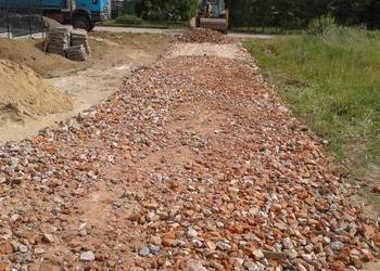 Utwardzenie wjazdu gruzem betonowo-ceglanym droga dojazdowa