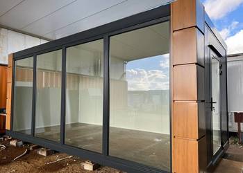 KONTENER PAWILON HANDLOWY Z WITRYNAMI 3×6 OPEN SPACE