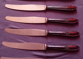 Zestaw 6 noży stołowych z bakelitowymi trzonkami Gerlach.