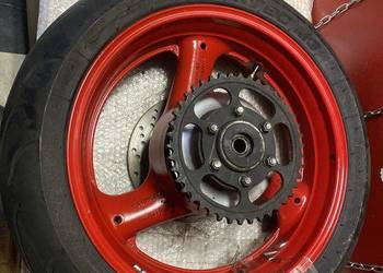 Suzuki GSX-R 750 tylne koło felga ośka opona zębatka C359