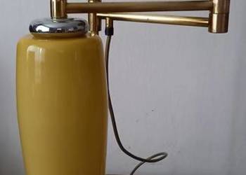 Lampa gabinetowa ze składanym ramieniem