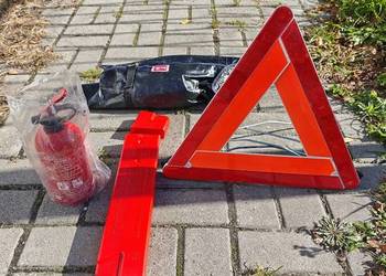 Zestaw trójkąt i gaśnica 1kg