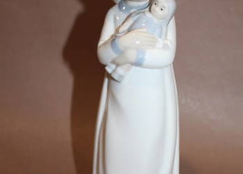 Figurka dziewczynka z lalką nr 548