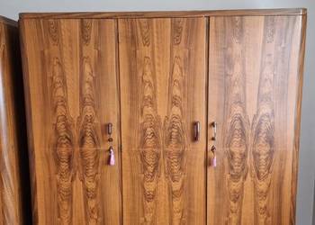 Komplet mebli do sypialni vintage – 2 szafy, łóżko, 2 szafki nocne