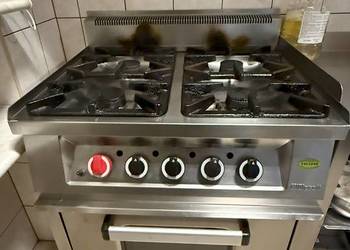 Kuchenka gazowa gastronomiczna - czteropalnikowa z piekarnikiem