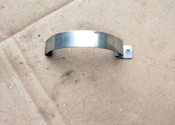 AUDI 80 B3 80B3 SPINKA  ŁĄCZNIK UCHWYT OBUDOWY NAGRZWENICY DMUCHAWY