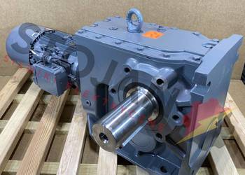 motoreduktor / przekładnia 4kW 14,9obr. HAMULEC Lenze