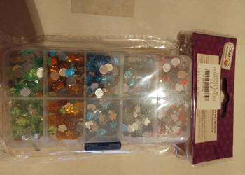 Kryształki w plastikowym pudełku