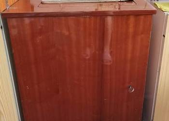 zabytkowa polska maszyna do szycia marki Łucznik, model 432.