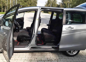 Mazda 5  7 osobowa, benzyna, 6 biegów , mały przebieg z Niemiec