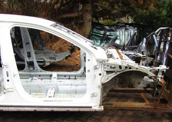 ĆWIARTKA PODŁUŻNICA PRAWY PRZÓD PRAWA PRZEDNIA Z40R OPEL INSIGNIA B KOMBI