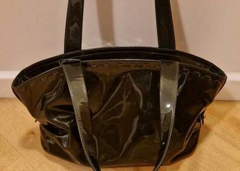 Wizytowa TOREBKA marki FURLA czarna lakier połysk lekka  b.dobry stan