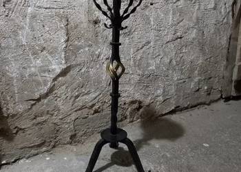 Świecznik, kwietniki.