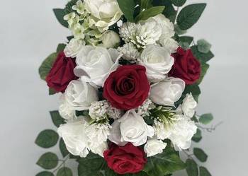 Wyjątkowa wiązanka w barwach biało-czerwonych Wyjątkowa wiązanka w barwach biało-czerwonych