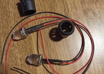 Dioda LED niebieska 12V 10mm z oprawą plastik 2szt