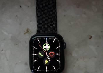 Apple Watch Series 6 w kolorze czarnym