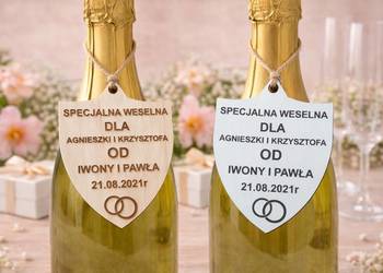 Elegancka zawieszka na butelkę – personalizowany dodatek ślubny. Prezent Śl