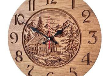 Drewniany dębowy zegar ścienny 40 cm – Górski krajobraz z leśną chatą