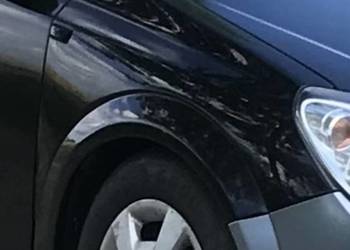 błotnik prawy czarny z20r Opel Astra h