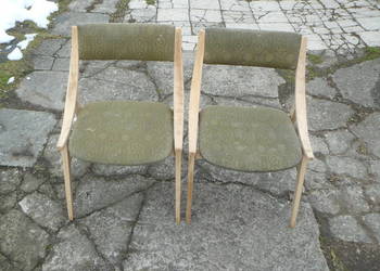 Stare krzesła skoczki - proj. J. Kędziorek.