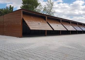 Blaszany garaż softline 24×6m – złoty dąb jasny