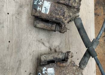 Citroen C4 I 1,6 16V zacisk jarzmo przód