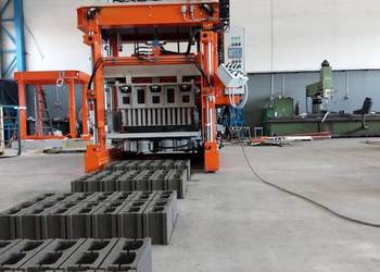 SUMAB E-12 Mobilna wibroprasa do produkcji bloków