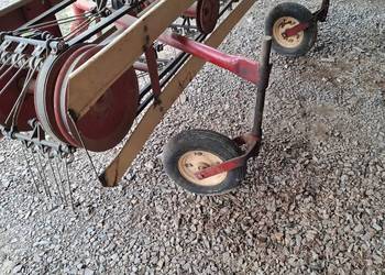 Przewracarka taśmowa do siana