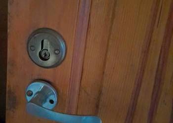 Drzwi modrzewiowe solidne z futryną