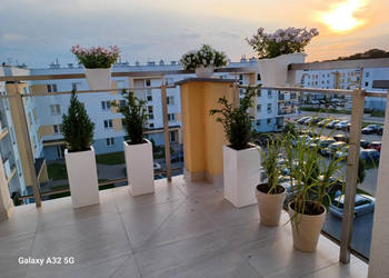 DUŻY APARTAMENT Z MOŻLIWOŚCIĄ ROZDZIELENIA+HALA GARAŻOWA 30m2 + 2 TARASY