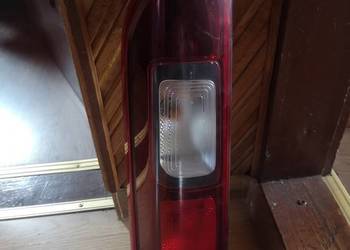 LAMPA TYLNA LEWA 265556737R TRAFIC VIVARO TALENTO  RENAULT