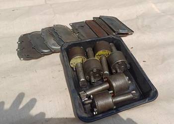 Junak pompa olejowa, pokrywa pompy