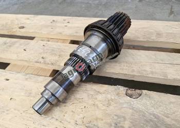 Wałek skrzyni biegów Massey Ferguson 5400, 6485