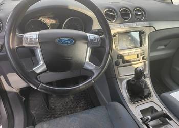 Uszkodzony Ford S-Max