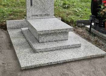 Nagrobek urnowy nr.1518 strzegomski z posadzką BOGUSZÓW GÓRCE