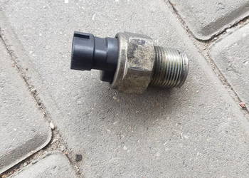 Czujnik cisnienia paliwa Toyota 2.0