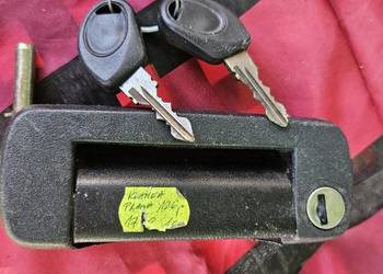 Nowa,z 2 kluczykami.Klamka zewnetrzna prawa Fiat 126p