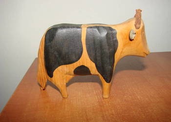 Krowa drewniana figurka