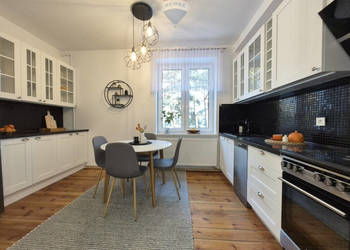 Klimatyczne mieszkanie w willi w Milanówku