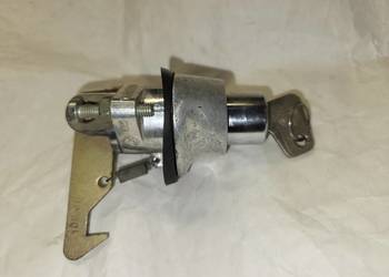 Trabant 601 / 1.1 - Zamek klapy tylnej tył limuzyna z fabrycznym kluczykiem