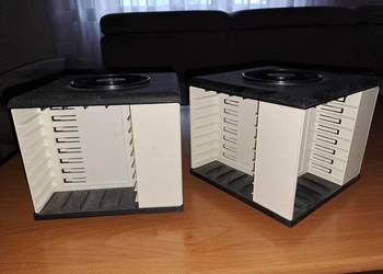 Stojak na kasety magnetofonowe.