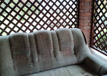 Kanapa rozkładana z funkcją spania z dwoma fotelam. Dobrym stanie.i