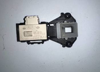 zamek drzwiczek pralki Whirpool AWOC71203CHD
