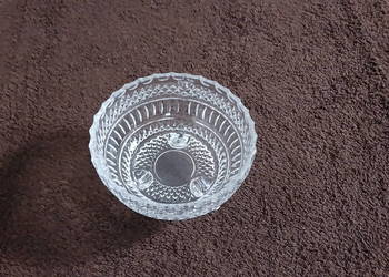 Elegancka Szklana Salaterka na Nóżkach – Vintage / PRL