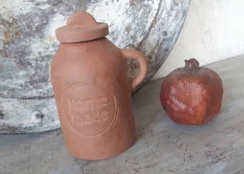 Butelka ceramiczna ręcznie wykonana na zioła. Butelka ceramiczna ręcznie wykonana na zioła.