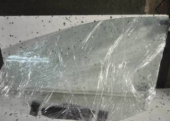 Mercedes S-klasa W221 Szyba przód lewa Przód