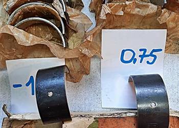 Panewki półpanewki silnika rozruchowego  spycharki DT-75