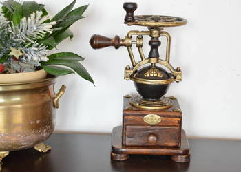 drewniany MŁYNEK do kawy żeliwny z kołem